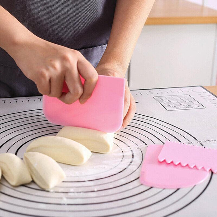 3 Pcs Plastic Dough Scrapers Jagged Cutters Icing Tools